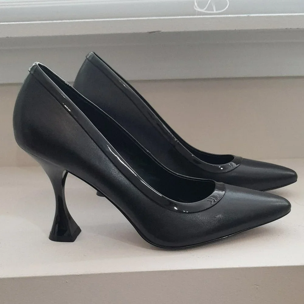 Karl Lagerfeld Tuxedo Spool Heel Black Pumps - Picture 1 of 8